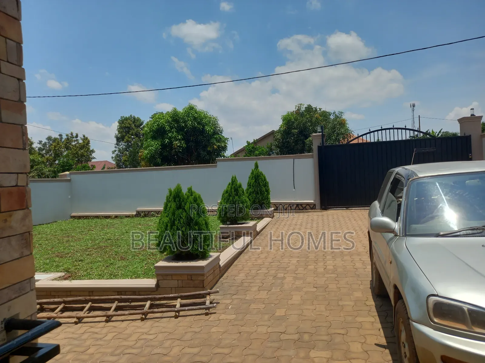Furnished 4bdrm House in Kira for sale