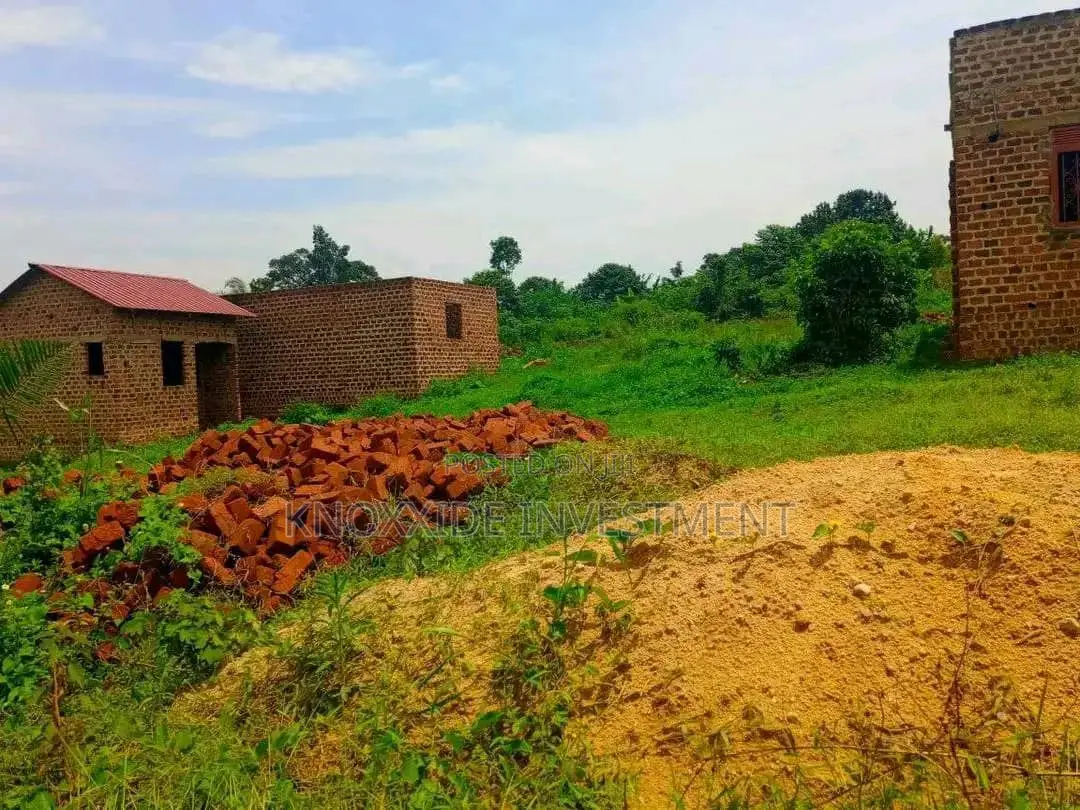 Plot 4 Sale 45x20ft Ugx Lukwanga Muyeje