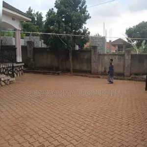 3bdrm Bungalow in Seguku Ntebe Rd, Division A for sale