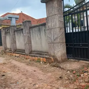 3bdrm Bungalow in Seguku Ntebe Rd, Division A for sale
