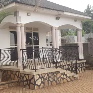 3bdrm Bungalow in Seguku Ntebe Rd, Division A for sale