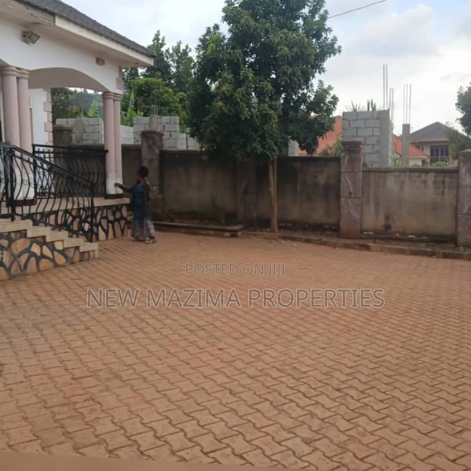 3bdrm Bungalow in Seguku Ntebe Rd, Division A for sale
