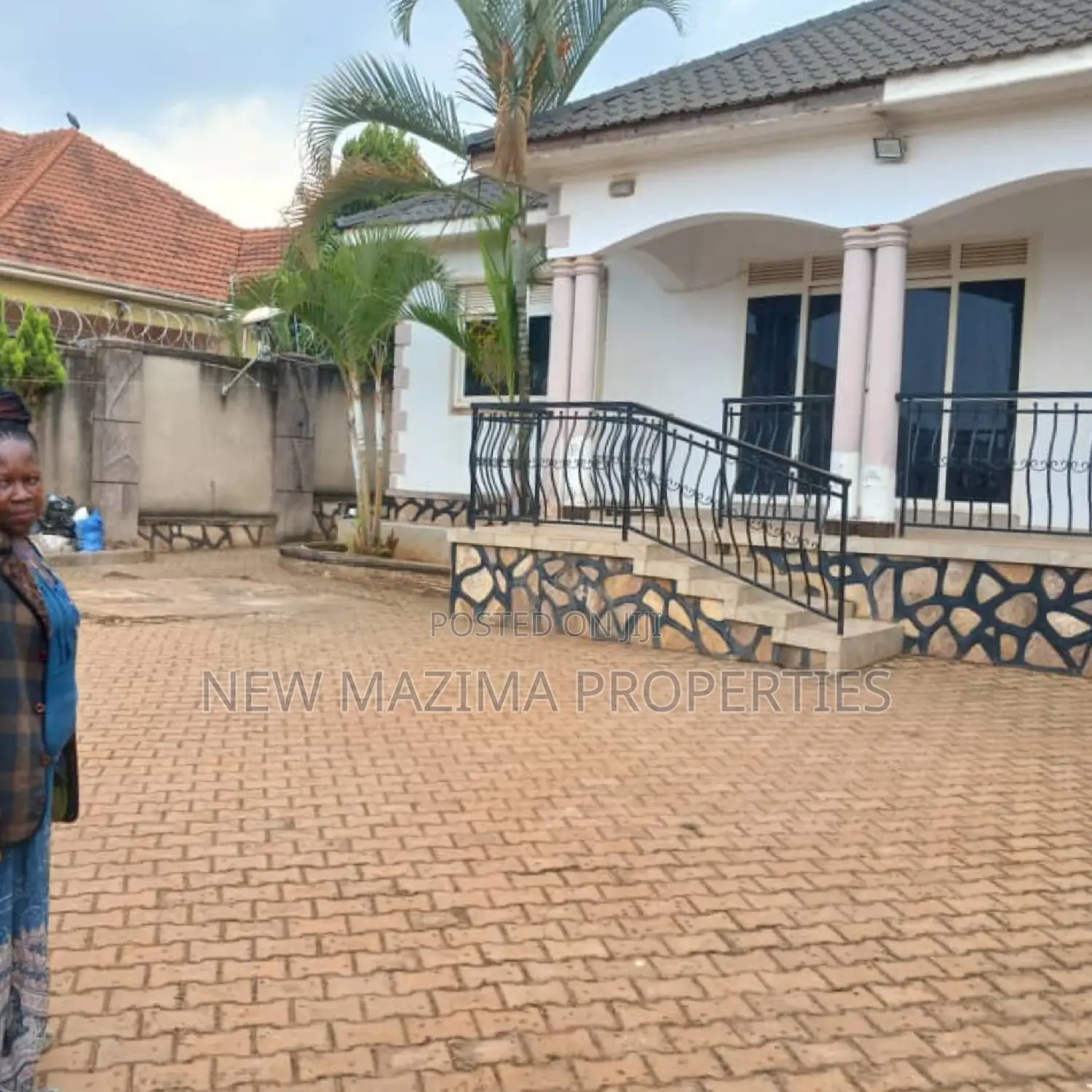 3bdrm Bungalow in Seguku Ntebe Rd, Division A for sale