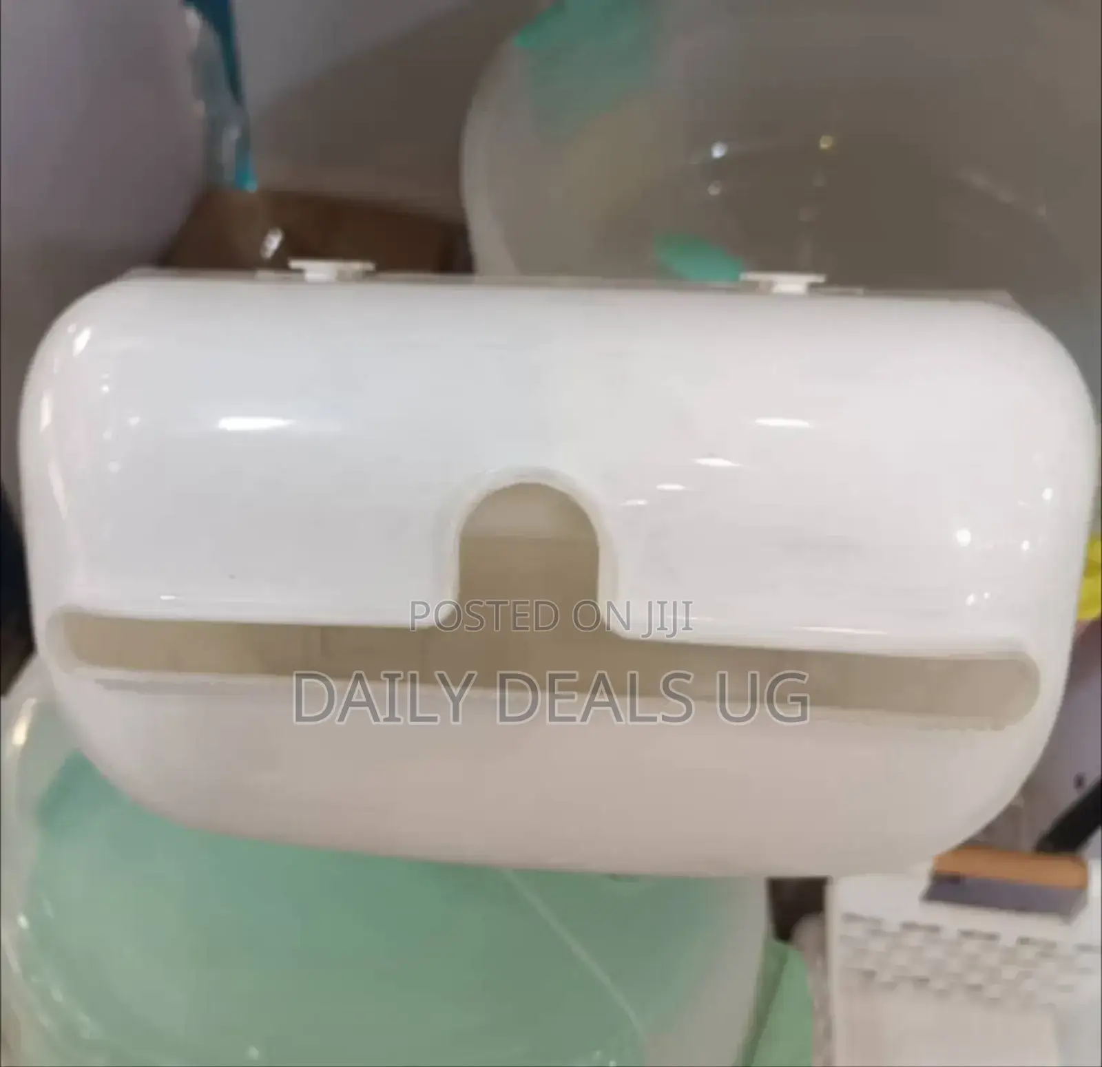 Plastic Tissue Holder