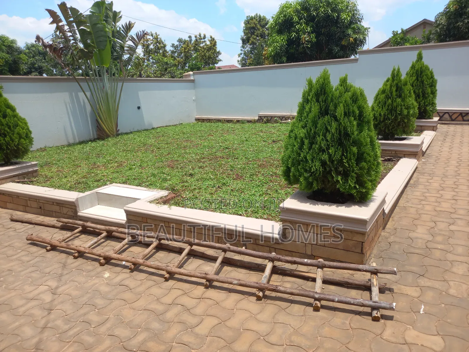 Furnished 4bdrm House in Kira for sale