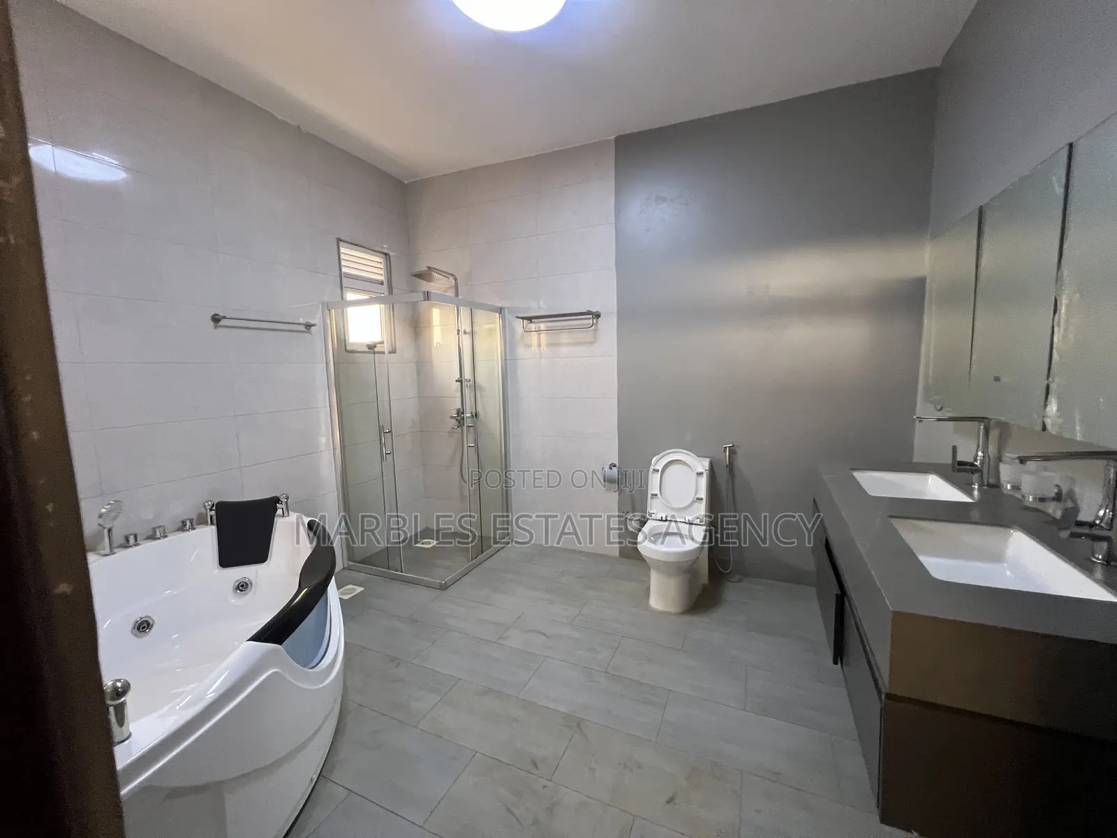4bdrm Condo in Kololo, Central Division for sale