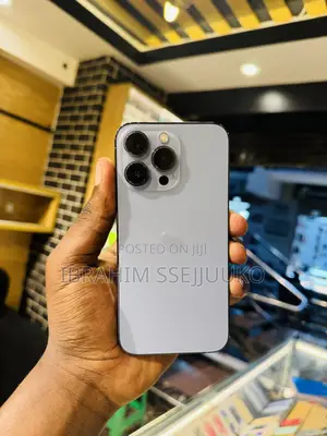 Photo - Apple iPhone 13 Pro 256 GB Blue