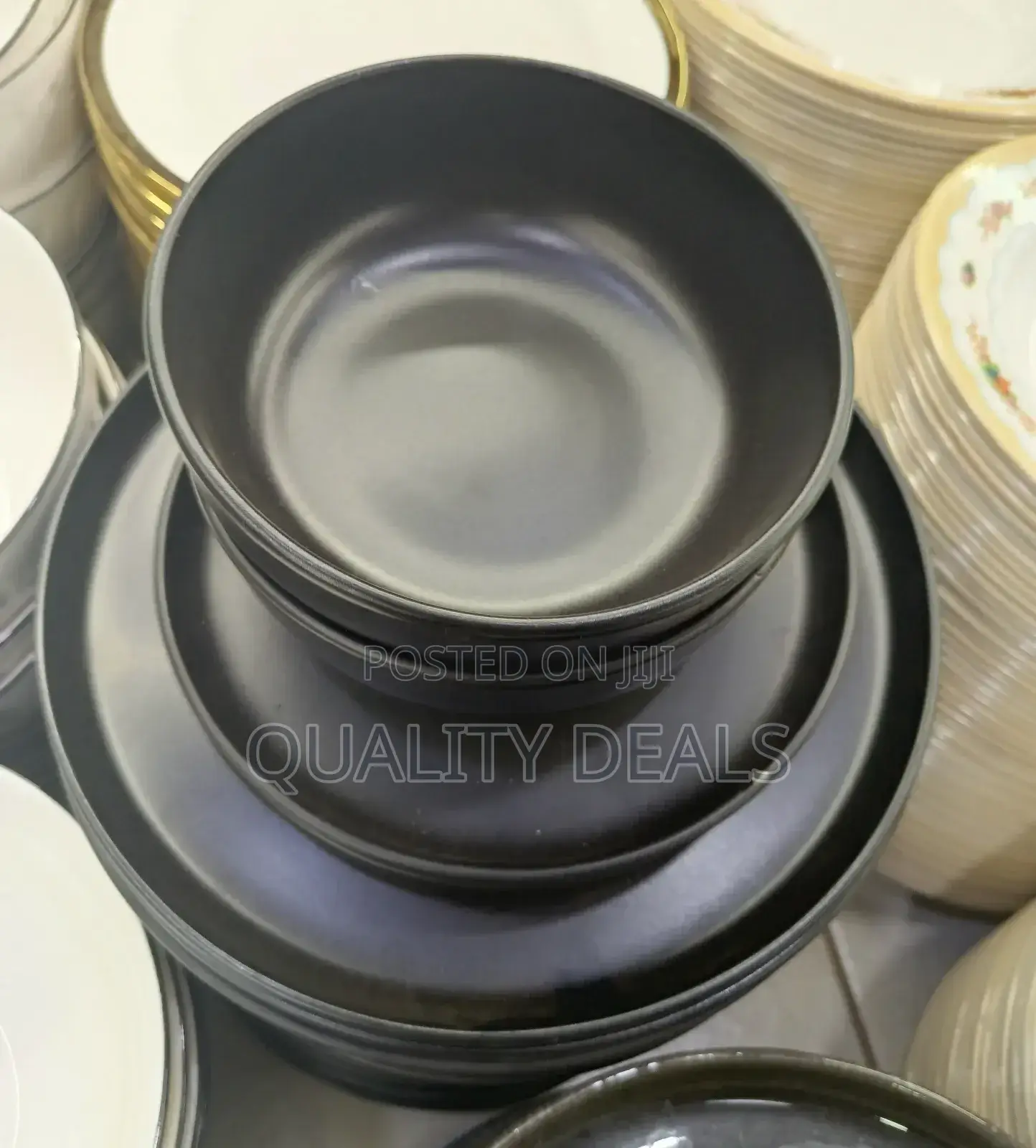 18pcs Black Dinner Set