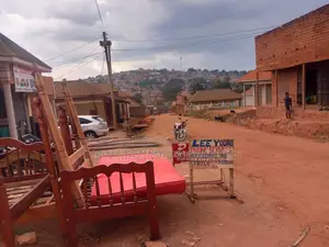Very Busy Four Commercial Shops Quicksale in Namasuba Ndejje