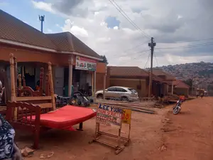 Very Busy Four Commercial Shops Quicksale in Namasuba Ndejje