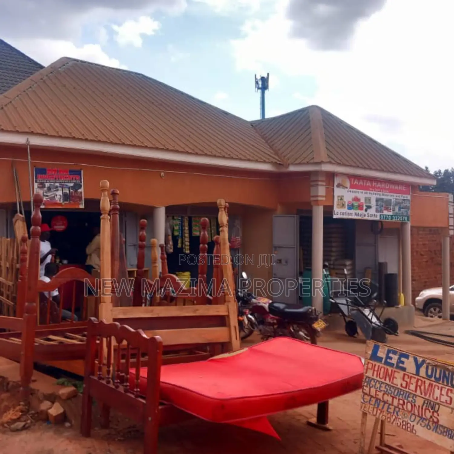 Very Busy Four Commercial Shops Quicksale in Namasuba Ndejje