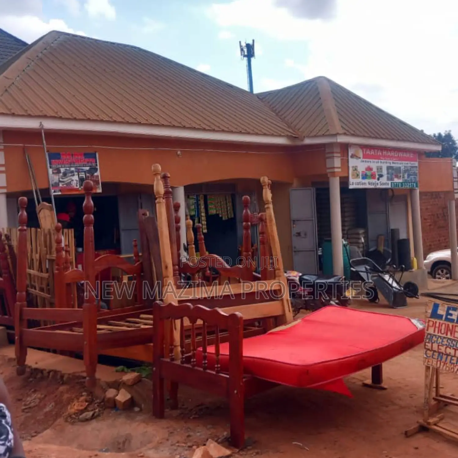 Very Busy Four Commercial Shops Quicksale in Namasuba Ndejje