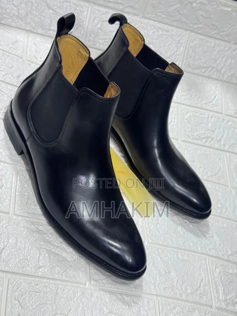 Classic Men’S Chelsea Leather Boots in Stock