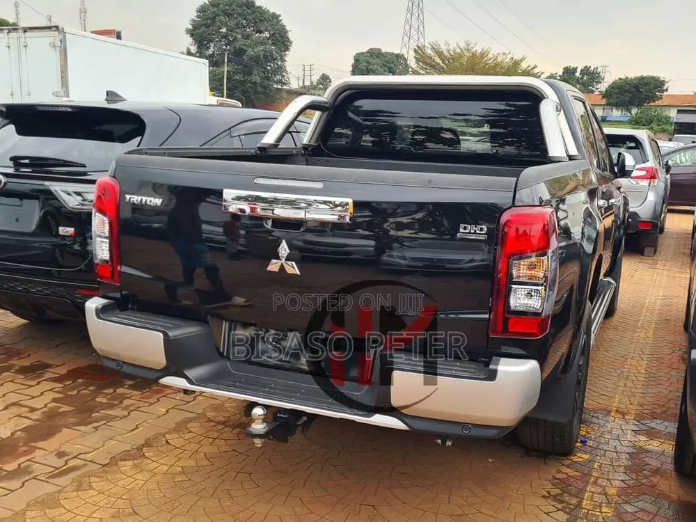 Mitsubishi L200 Club Cab 2.4 154hp 4WD 2020 Black