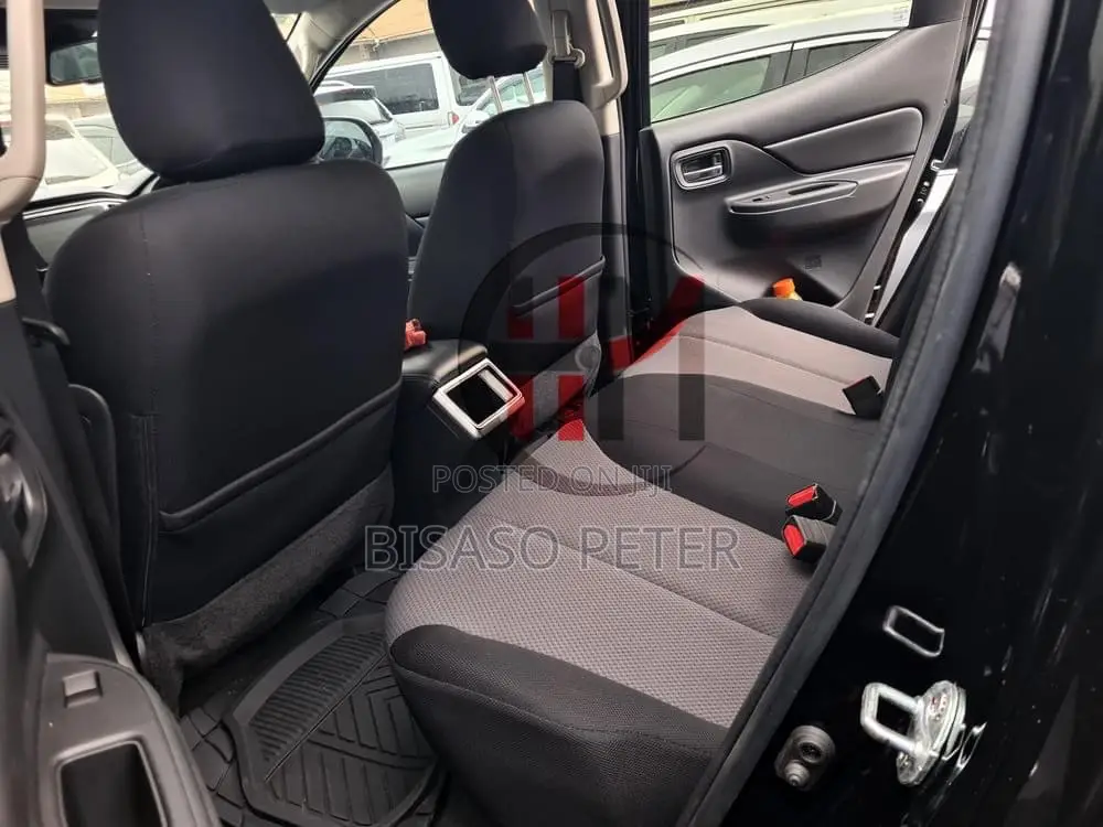 Mitsubishi L200 Club Cab 2.4 154hp 4WD 2020 Black