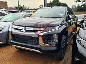 Mitsubishi L200 Club Cab 2.4 154hp 4WD 2020 Black