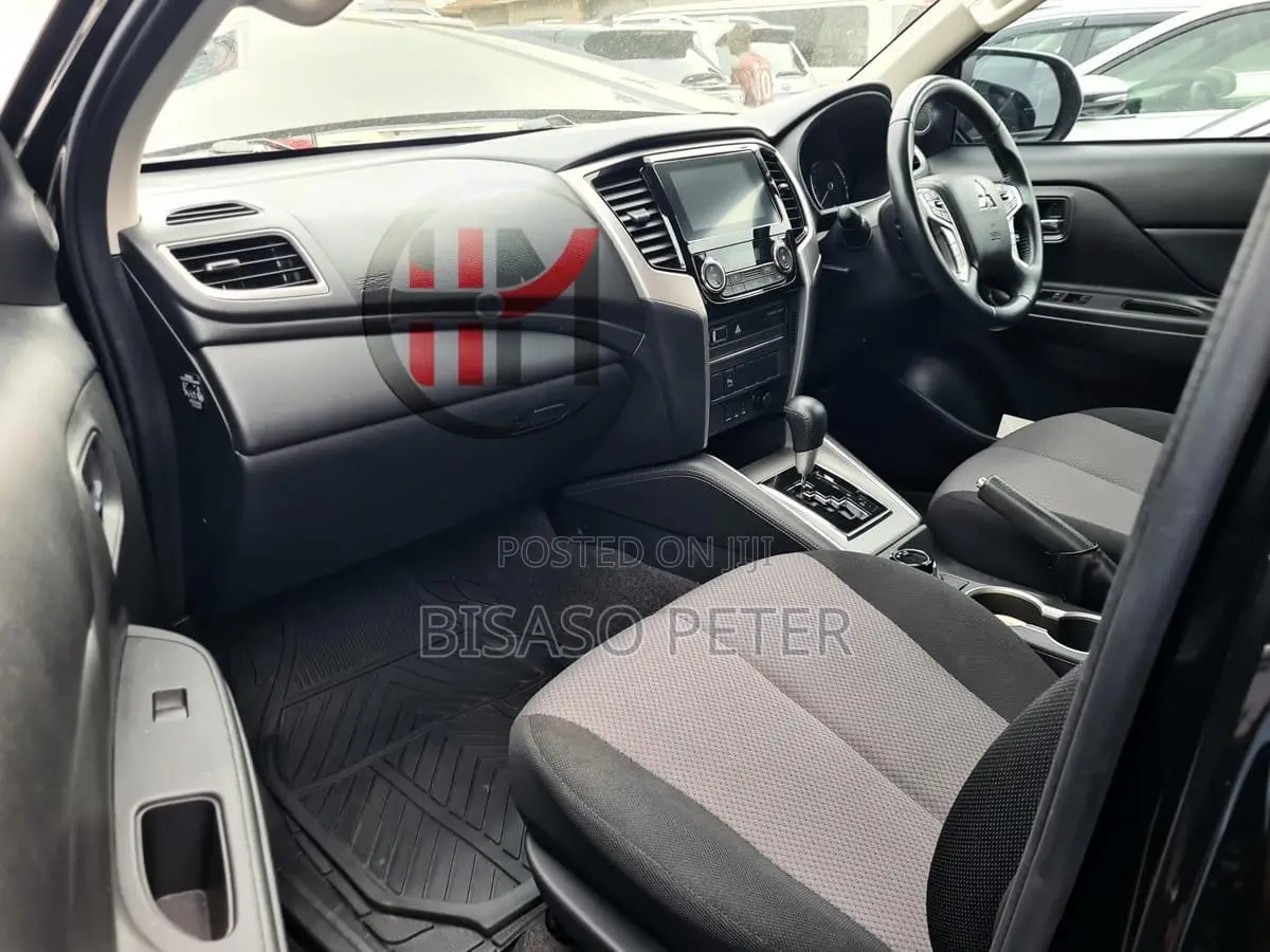 Mitsubishi L200 Club Cab 2.4 154hp 4WD 2020 Black