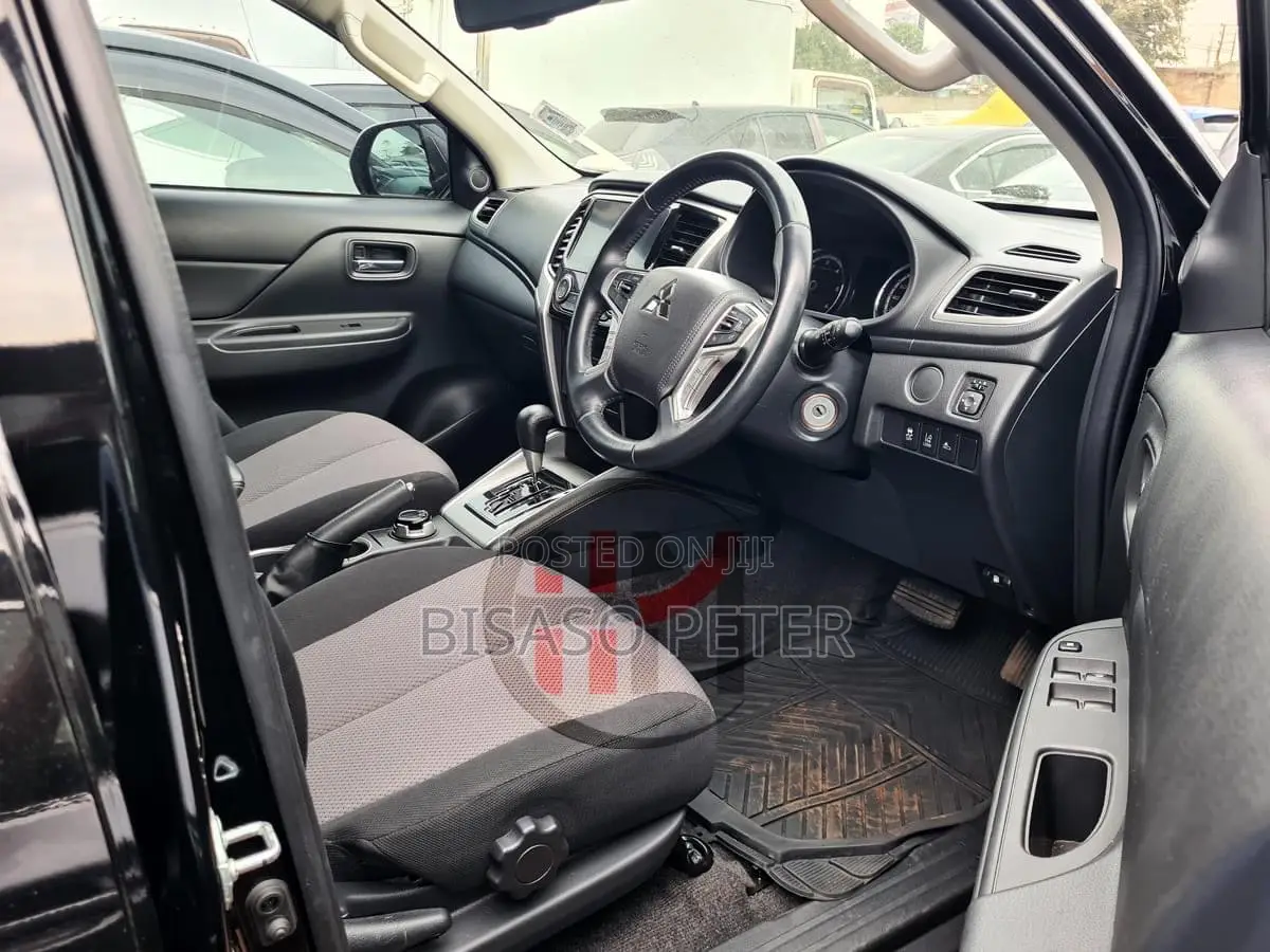 Mitsubishi L200 Club Cab 2.4 154hp 4WD 2020 Black