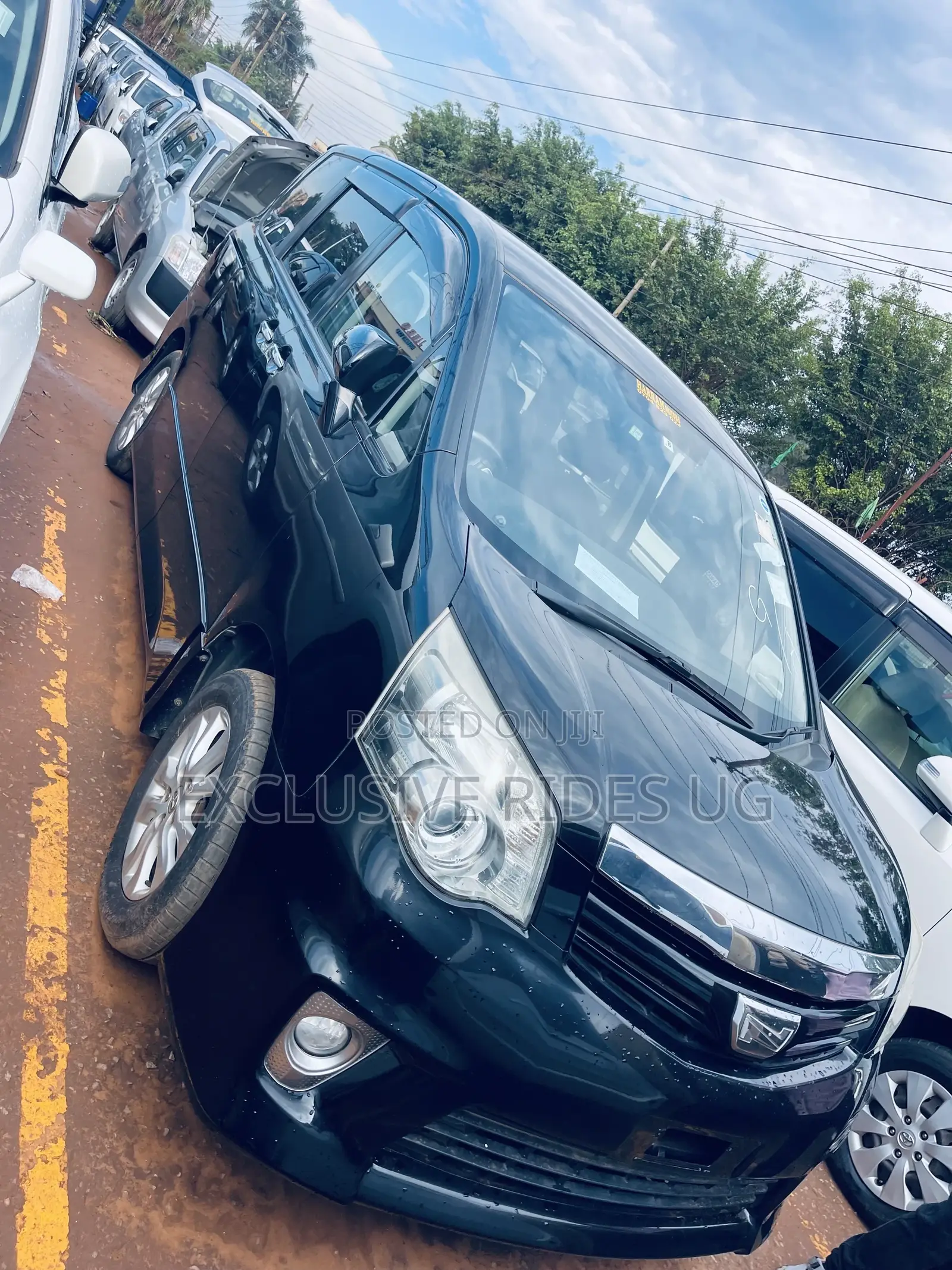 Toyota Noah 2.0 143hp FWD (7 Seater) 2012 Black