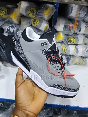Unisex Jordan 3 Sneakers