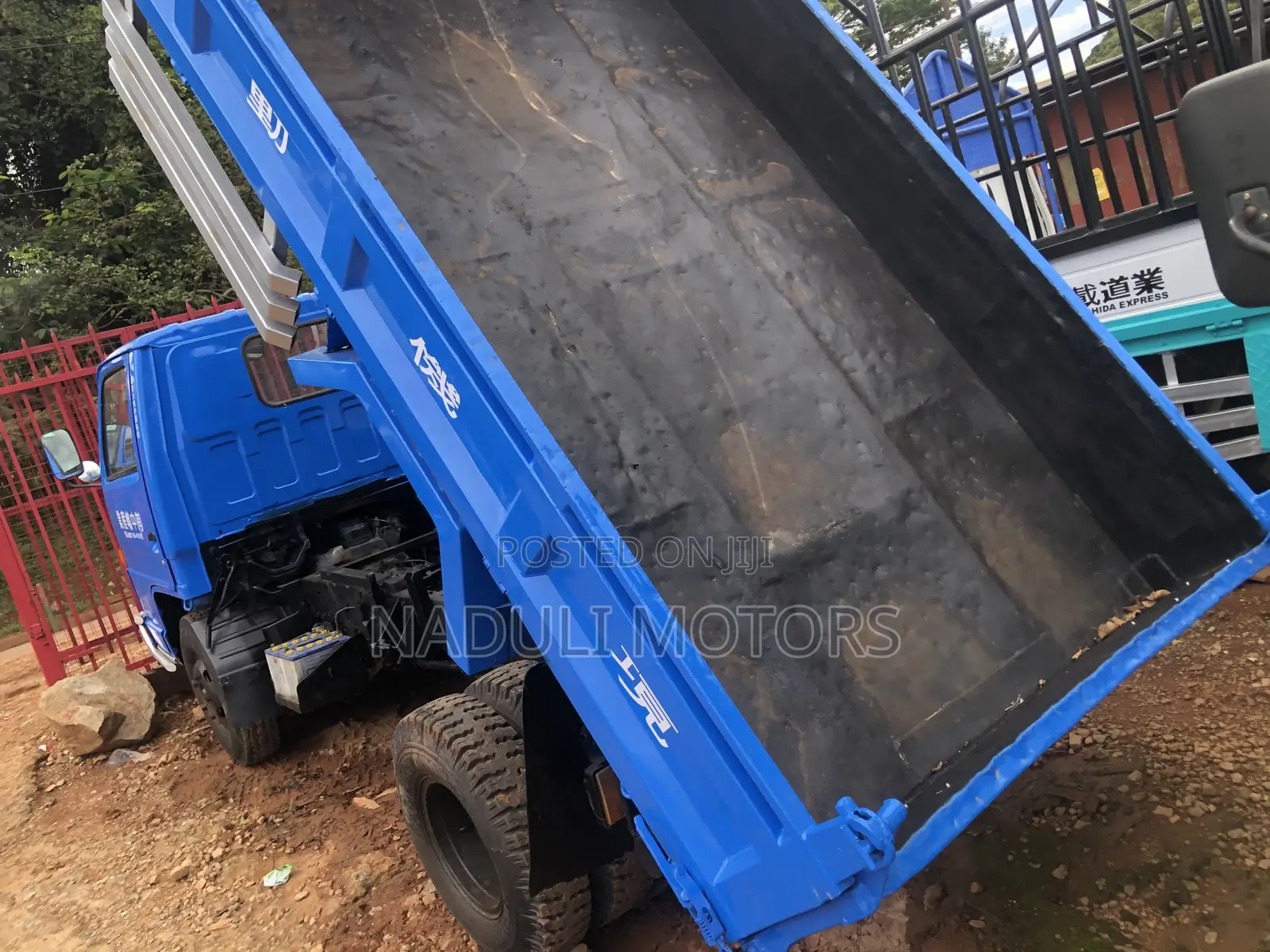 Isuzu Elf Dump Truck