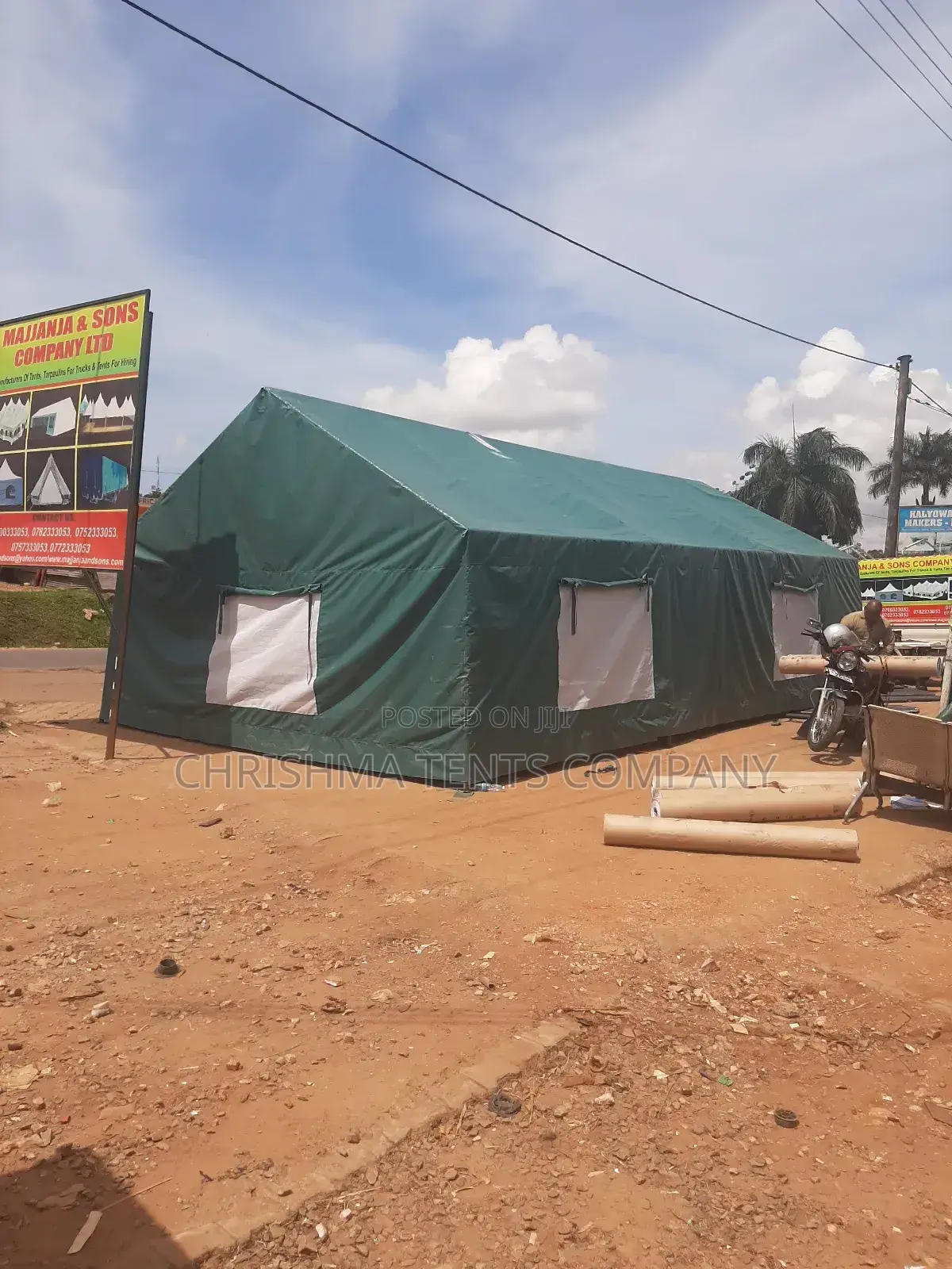 Hundred Seater Tent Covered All Sides Ordinary Form