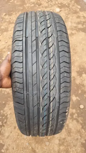 215/55r17 Centara