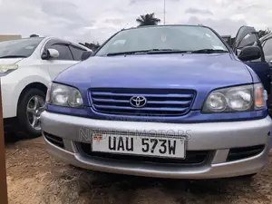 Photo - Toyota Ipsum 2000