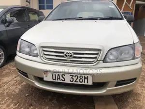 Photo - Toyota Ipsum 2000