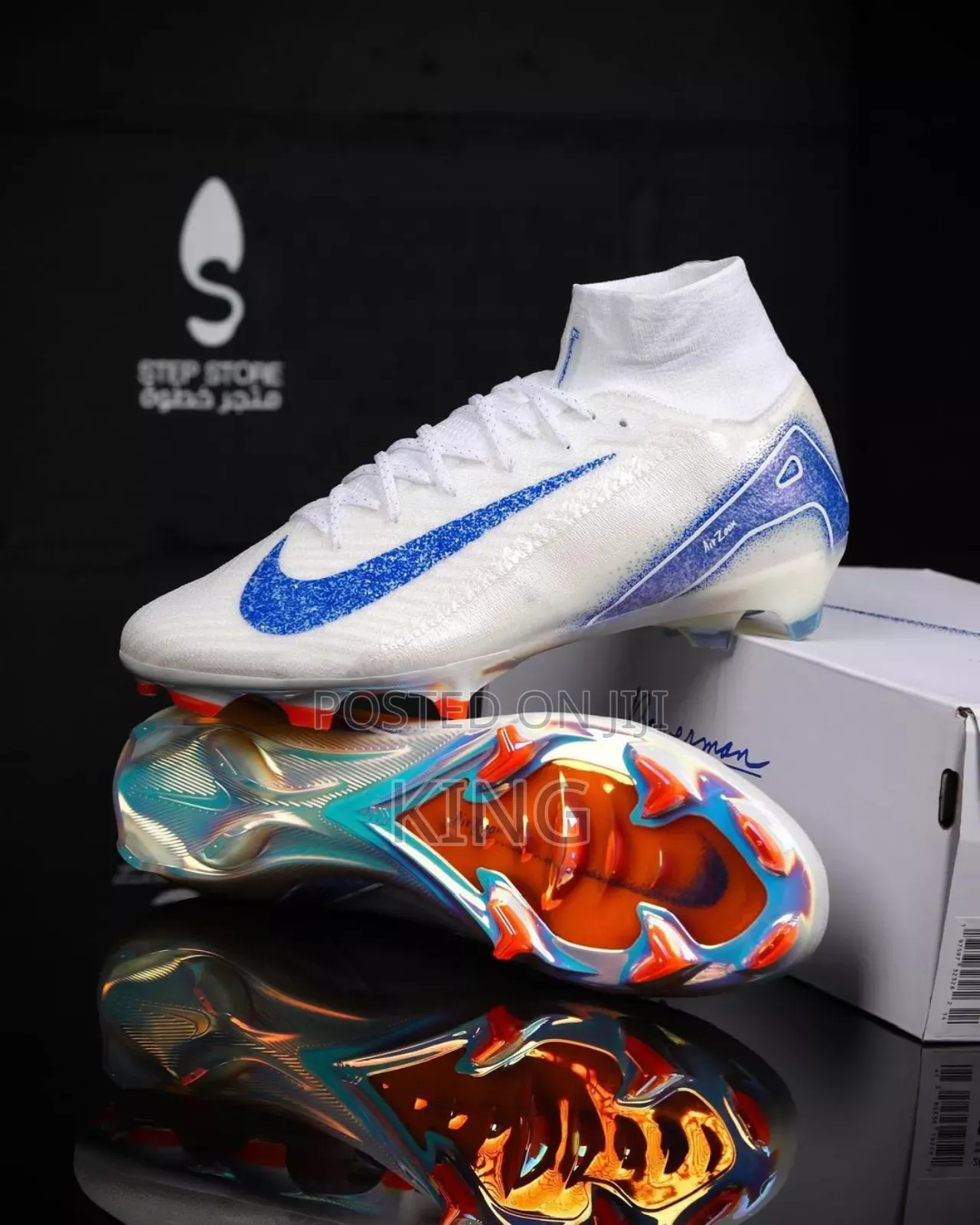 Modish Nike Mercurial Football Boots
