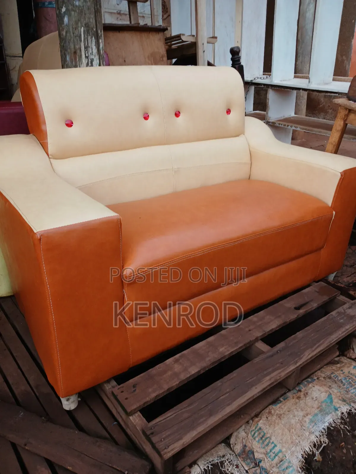 2 Seaters Giants Sofa Chair