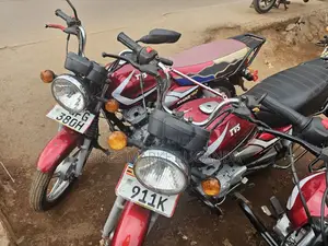 TVS HLX 125 2022 Red