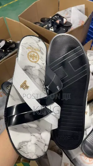 Due Leisure Leather Sandals