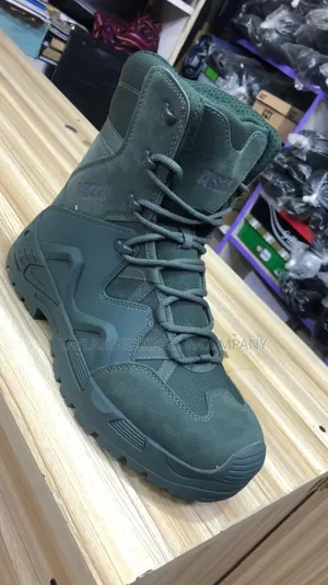 Hinking / Tactical Millitary Desert Lowa Boots
40-45