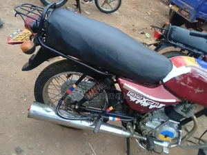 Bajaj Boxer 100 2023 Red