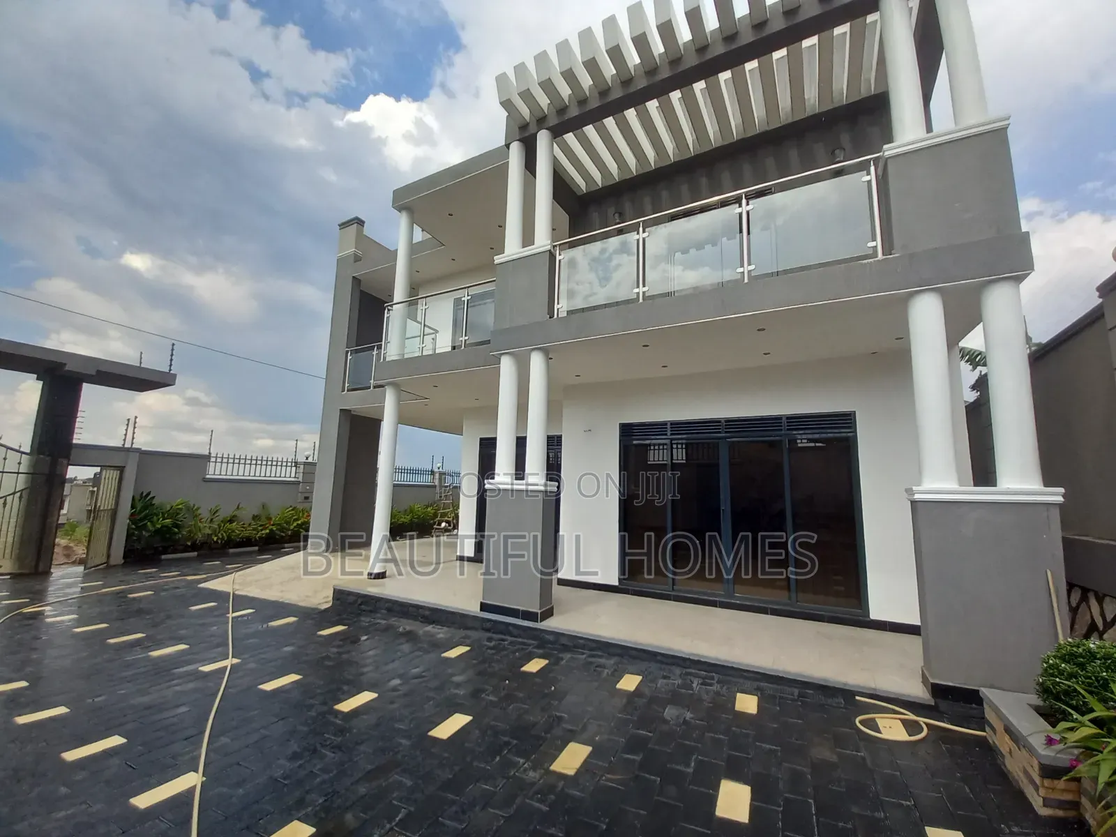 Furnished 5bdrm Mansion in Kira for sale