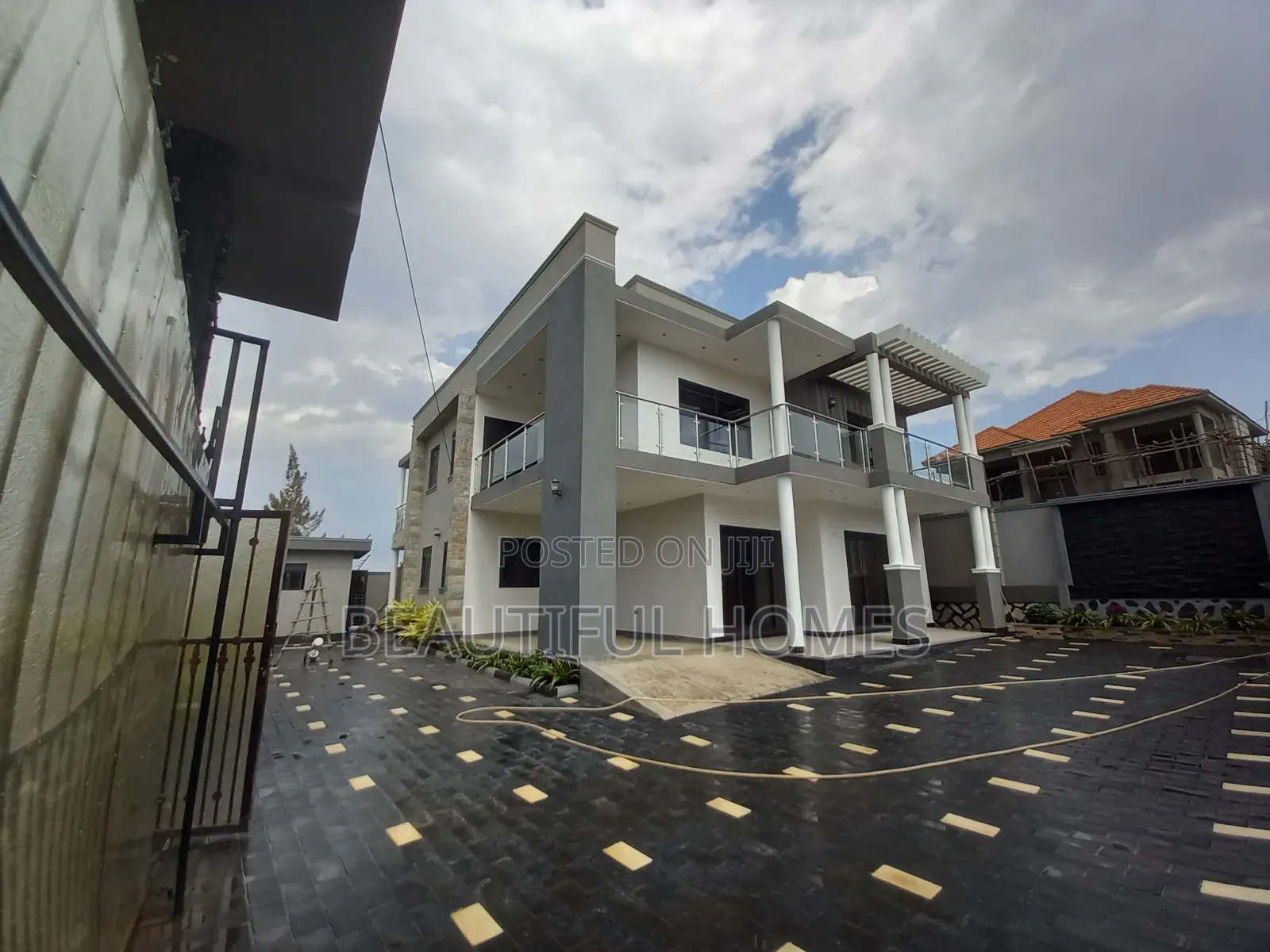 Furnished 5bdrm Mansion in Kira for sale