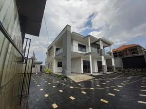 Furnished 5bdrm Mansion in Kira for sale