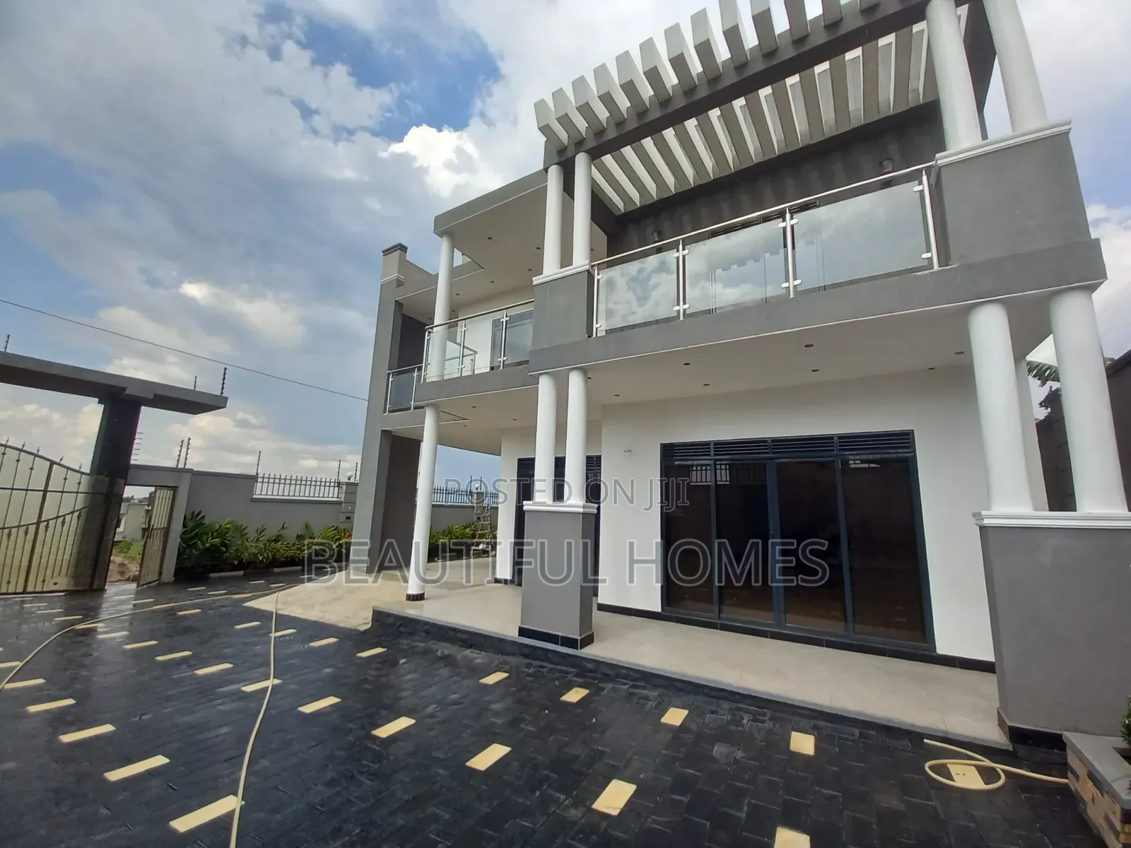Furnished 5bdrm House in Kira for sale