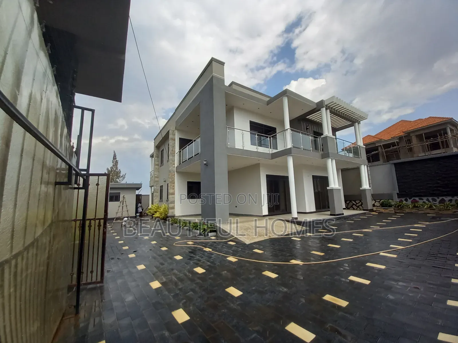 Furnished 5bdrm House in Kira for sale