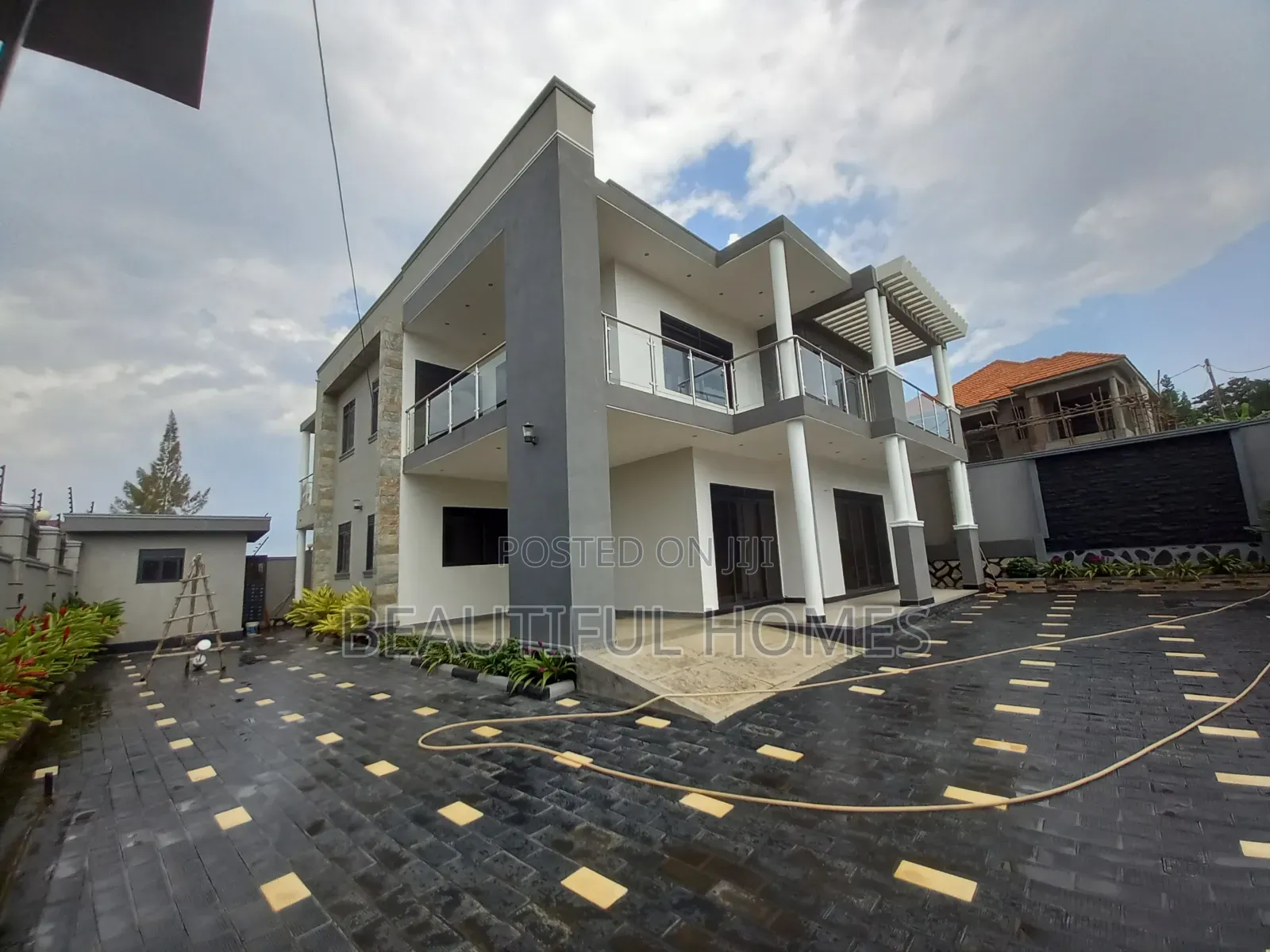 Furnished 5bdrm Duplex in Kira Rich for sale