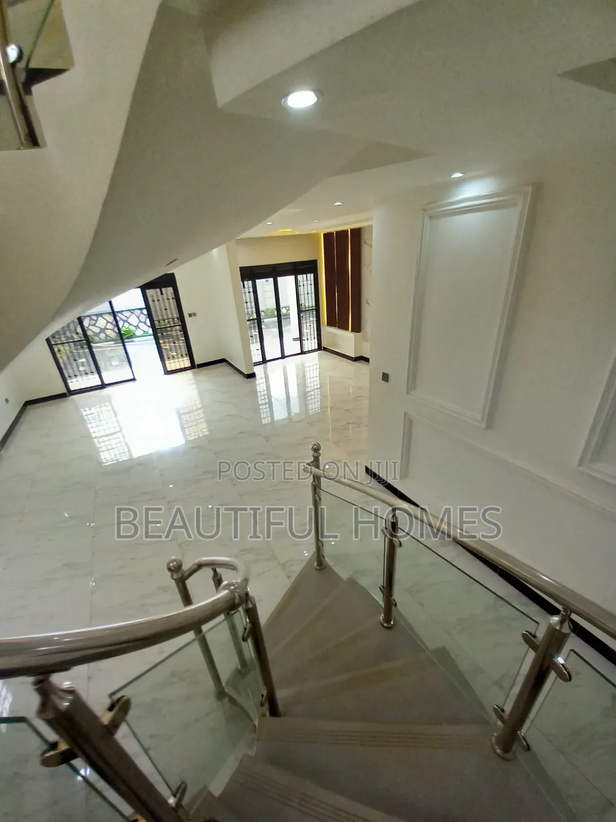 Furnished 5bdrm Duplex in Kira Rich for sale