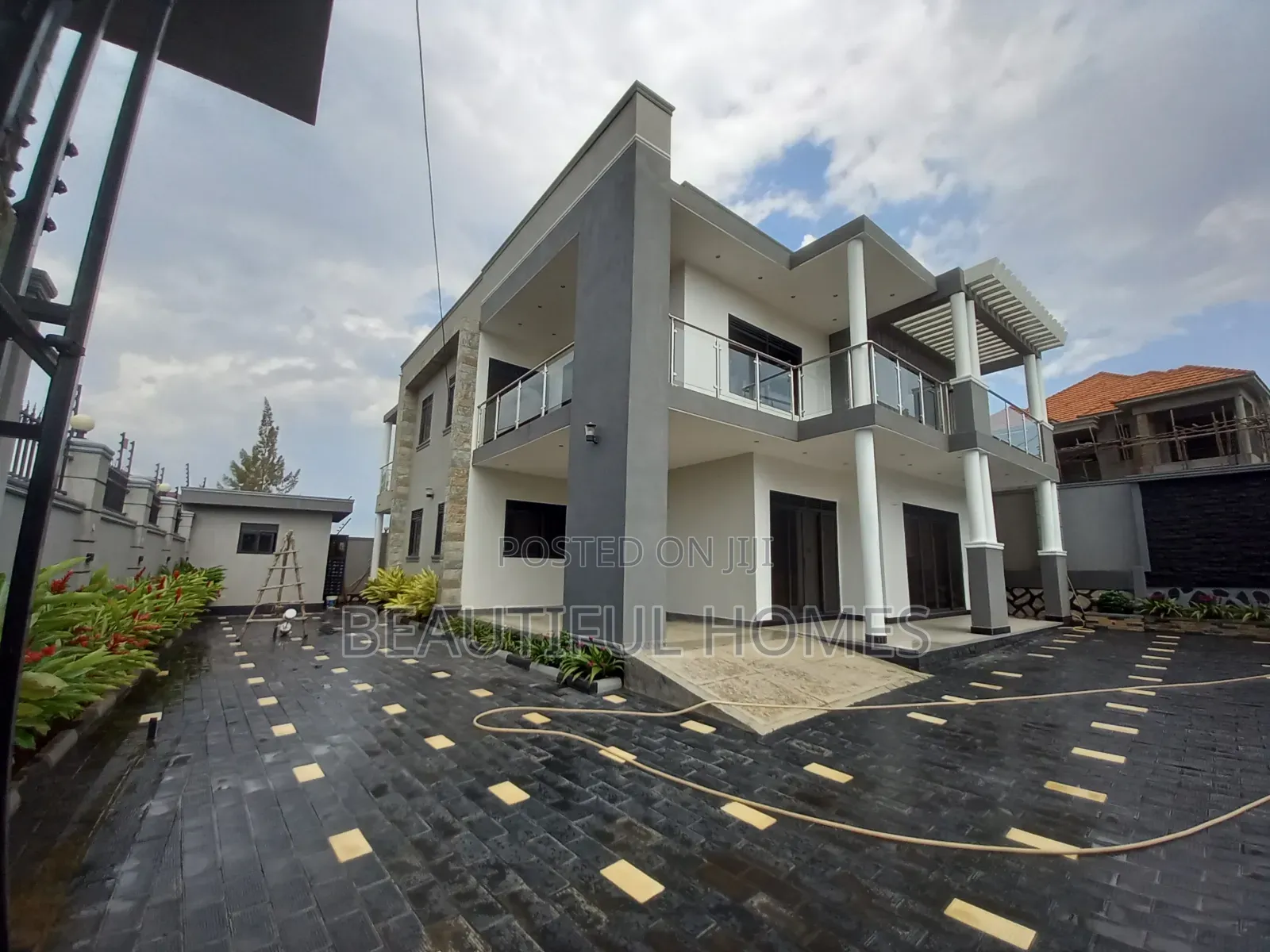 Furnished 5bdrm Mansion in Kira for sale