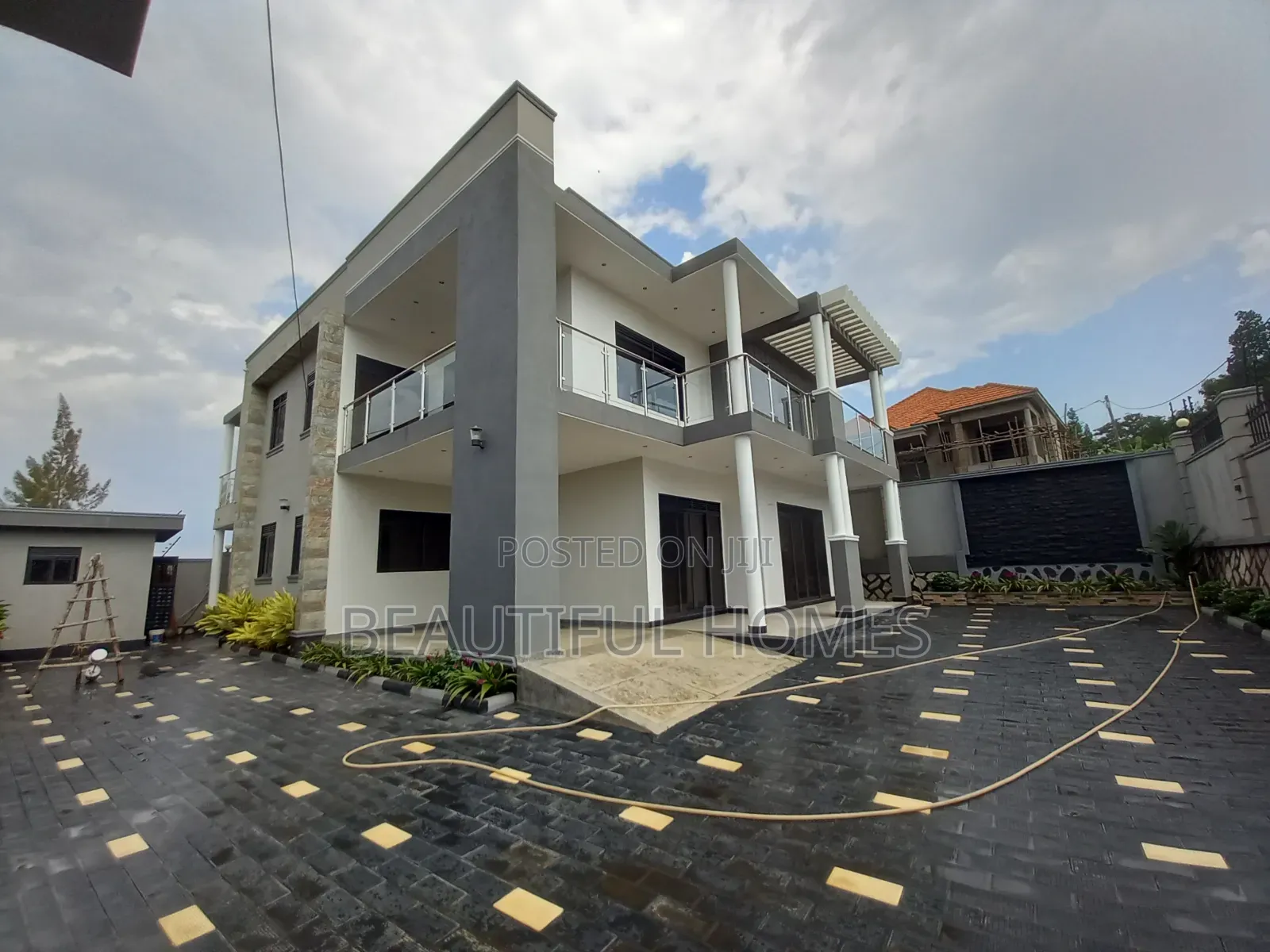 Furnished 5bdrm Mansion in Kira for sale