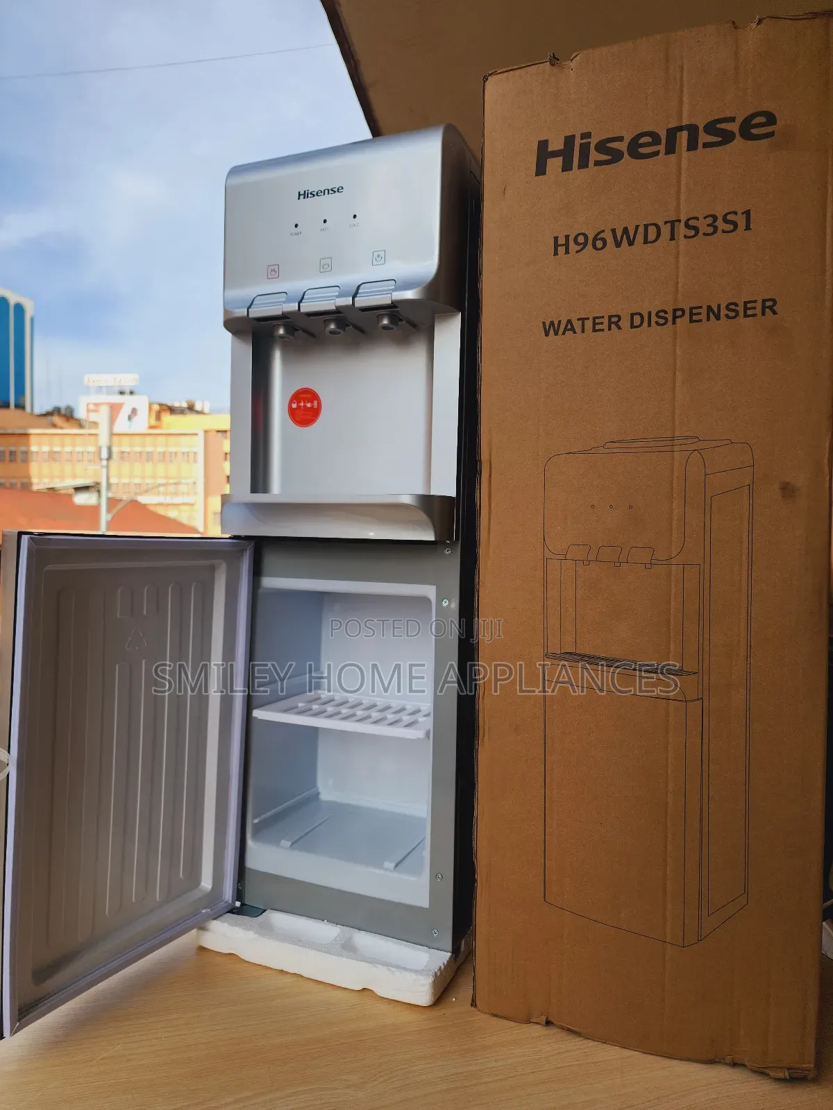 Hisense Water Dispenser With a Refrigerator