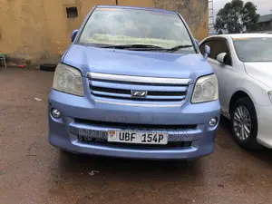 Photo - Toyota Noah 2006 Blue