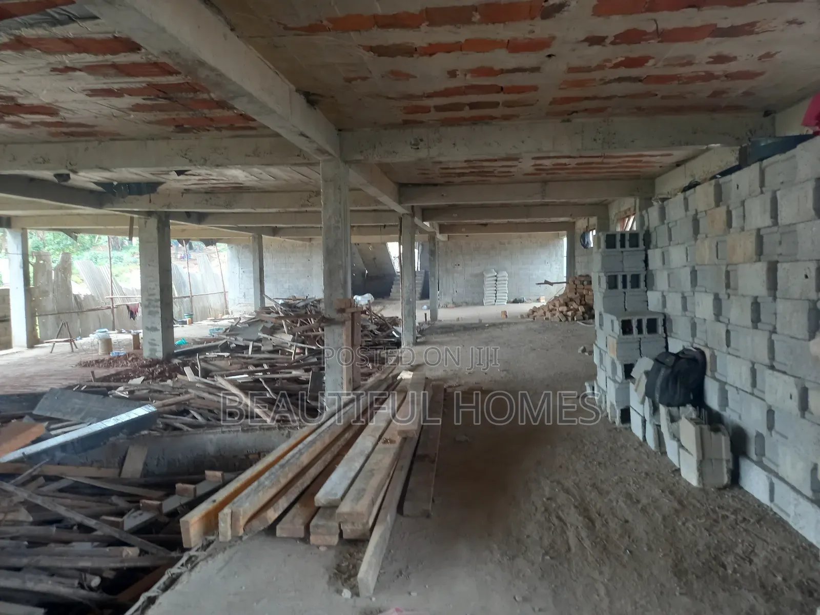 Furnished 2bdrm Condo in Kira Town for sale