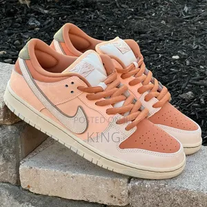 Nurturing Nike SB Dunk Low Trocadéro Gardens