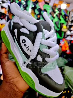 Ogiy Classic Sneakers
