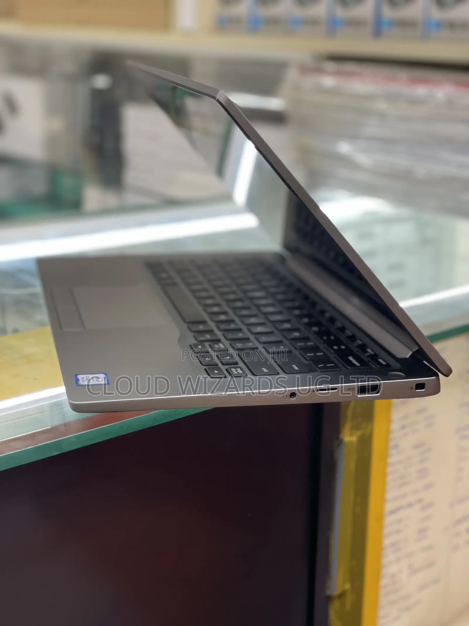 Laptop Dell Latitude 7300 16GB Intel Core I5 SSHD (Hybrid) 256GB